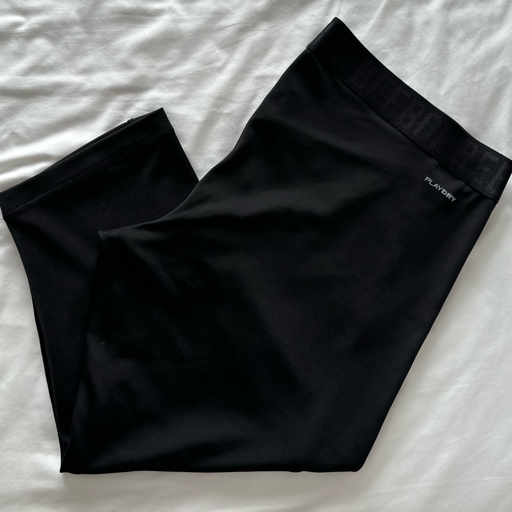 156 Reebok Basic Capri Leggings